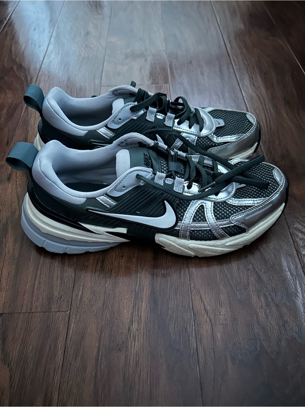 Nike Men's Gray and Silver Athletic Sneakers - Picture 2 of 7